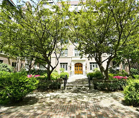 Sold by Anna Pinto Realty | media 28