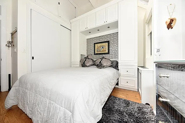 Rented by Buchbinder & Warren | media 8