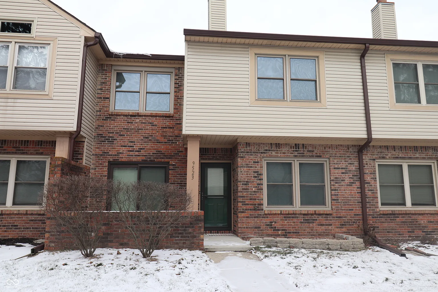 9523 Maple Way photo 1