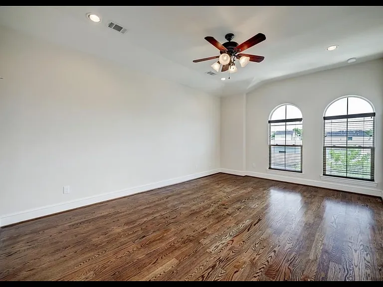 2401 Radcliffe St — Photo 9