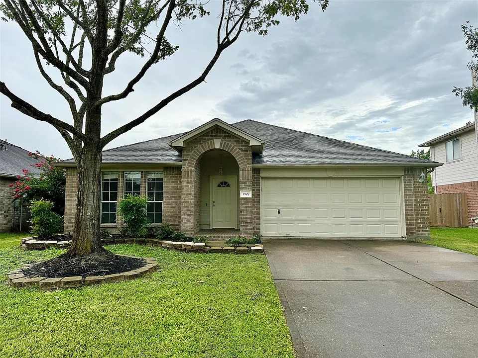 3907 Crystal Pass Ct