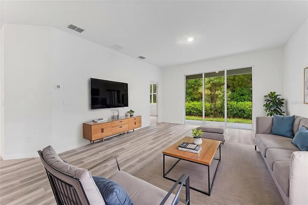 3 bed, 2.0 bath, 1463 sqft, $2,100 — Photo 4