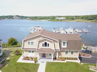 29 Dubois Dr, Mystic, CT 06355