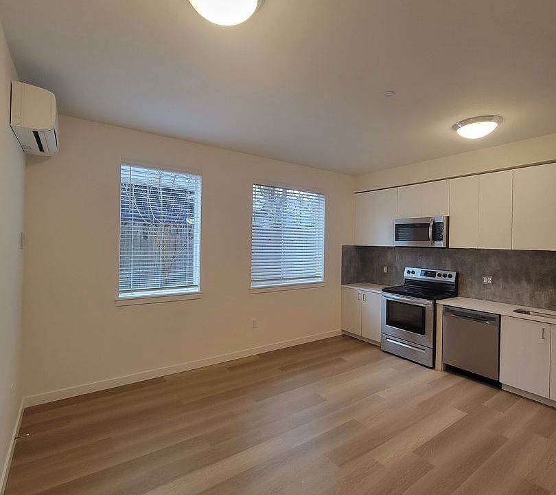 1st image of 5855 SE 72nd Ave #102