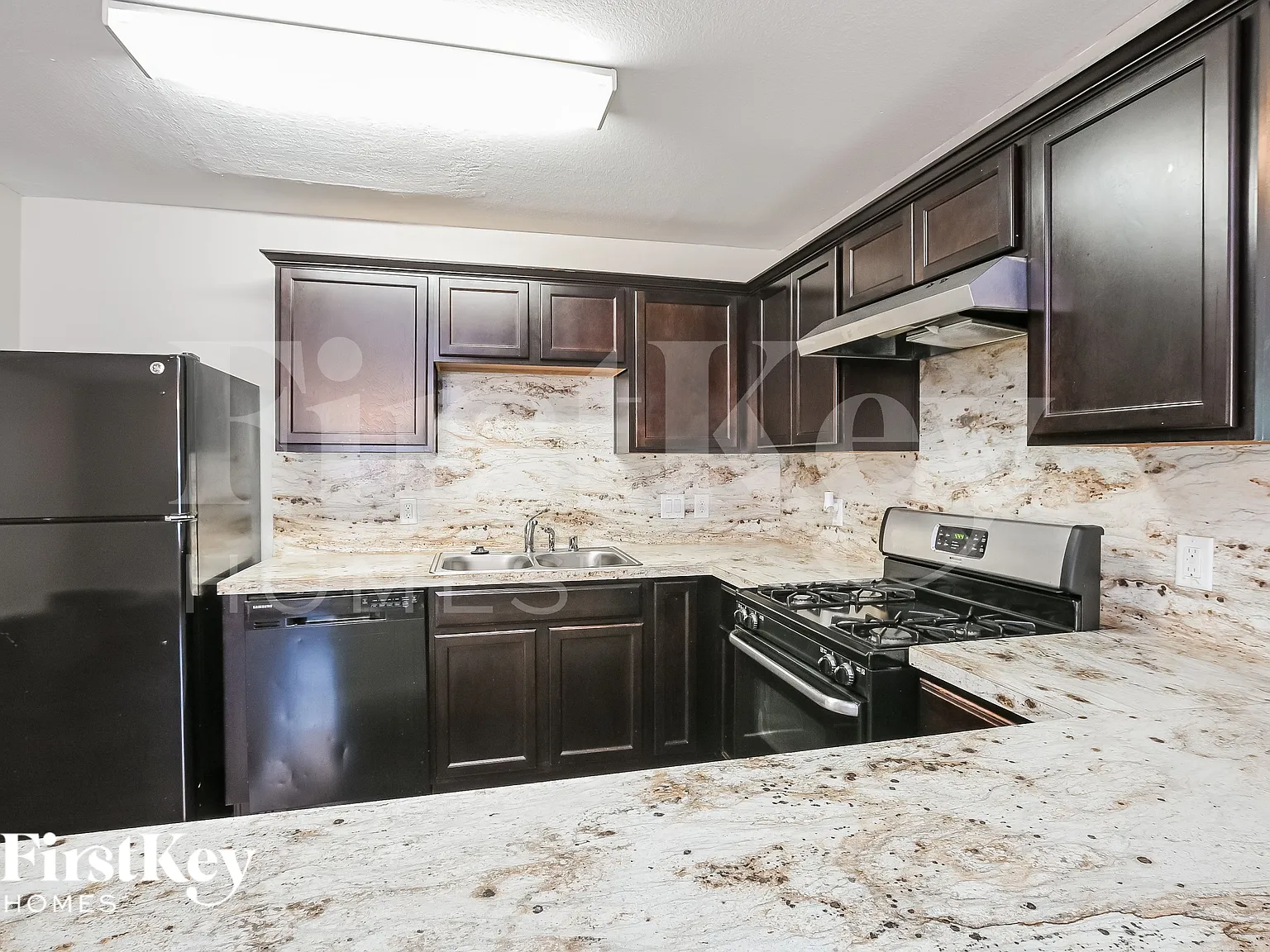 4 bed, 2.0 bath, 2124 sqft, $1,940 — Photo 4