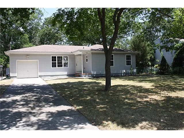 390 Bertha Rd photo 1