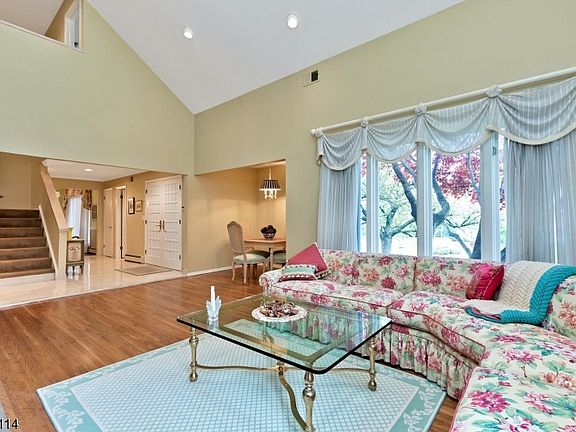 4th image of 6 York Pl