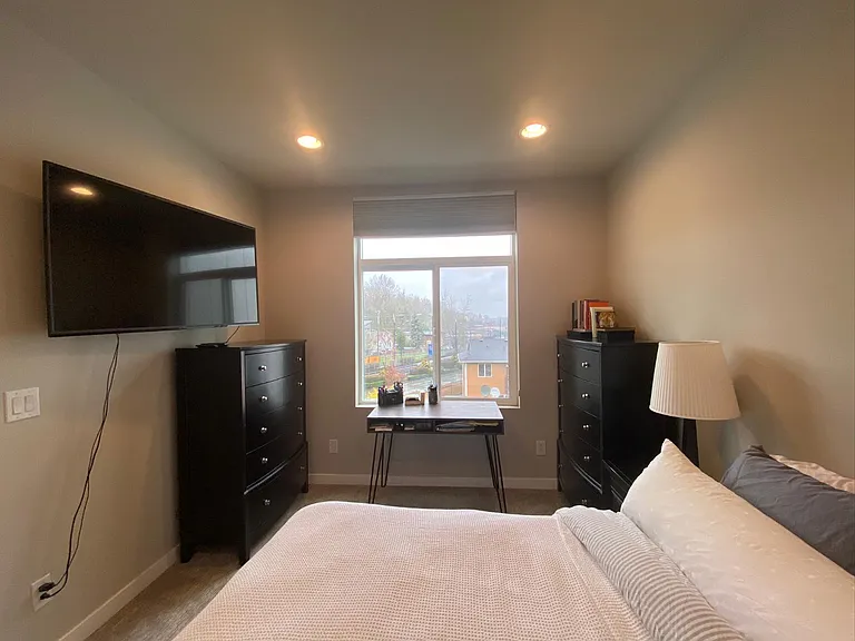 3422 Renton Pl S — Photo 2