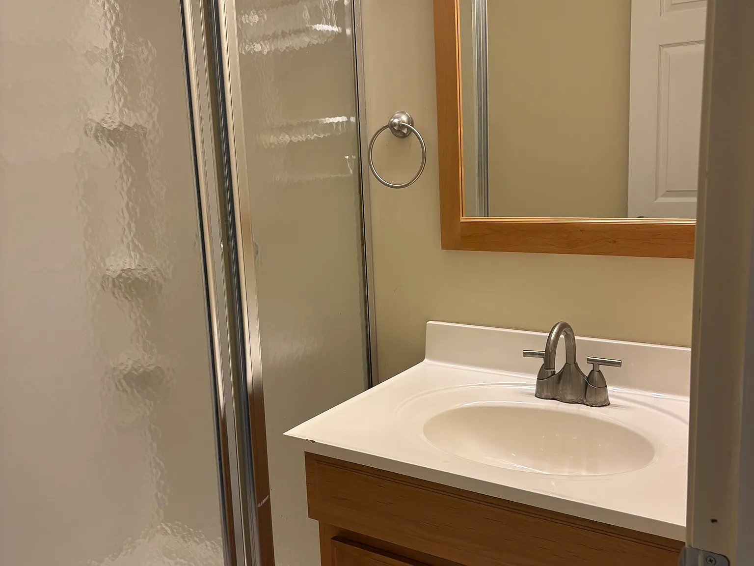 5 bed, 2048 sqft, $2,000 — Photo 3