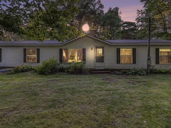 12285 Walnut Ave, Grant, MI 49327