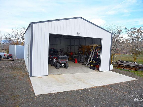3rd image of 1065 Loafer Ln