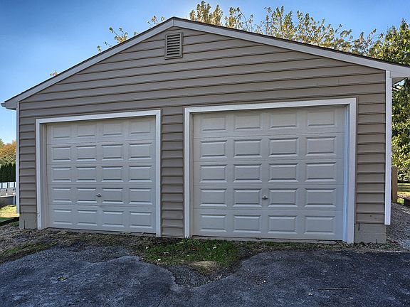 Detached Garage