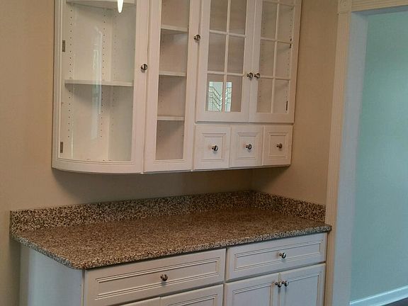 3rd image of 706 Elmwood Cir