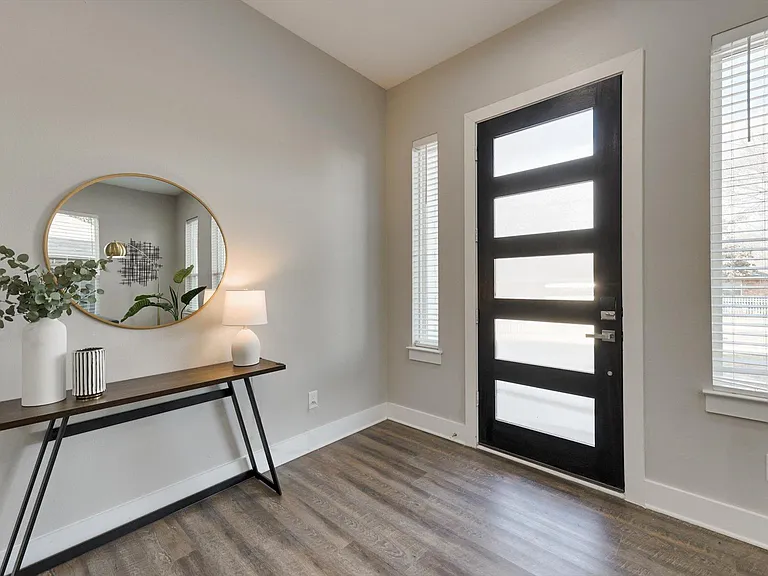 3420 Nomas St — Photo 32