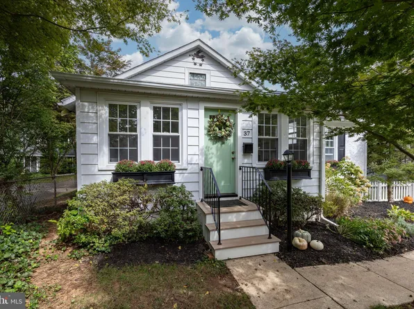 37 Lloyd Ave, Malvern, PA 19355