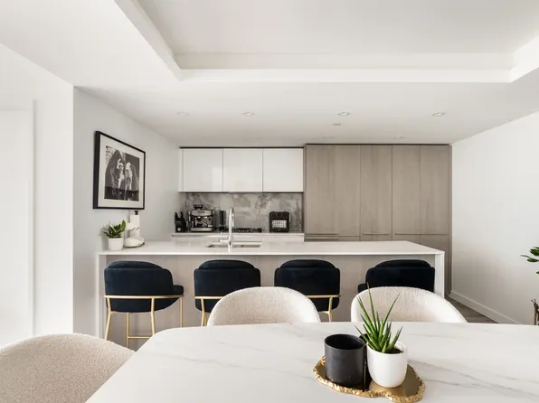 1107 Richards St, Vancouver, BC