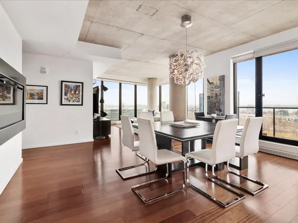 1085 Rue Smith #1707, Montreal, QC H3C 0L9
