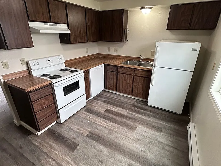 795 Elm Ave — Photo 5