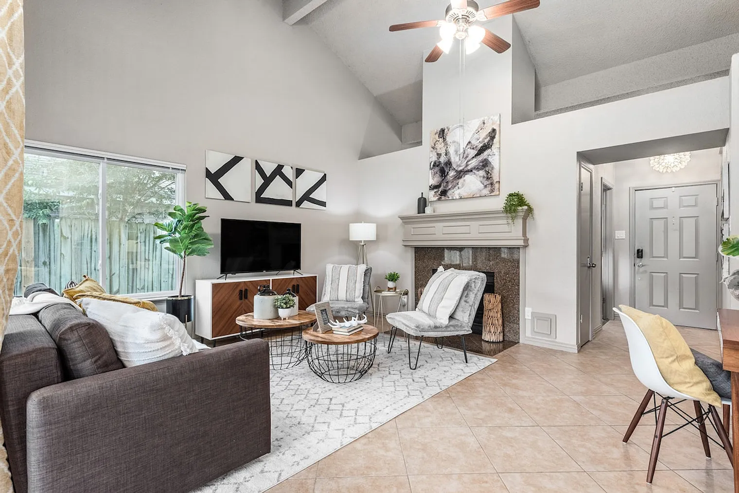 2 bed, 1.0 bath, $4,933 — Photo 4