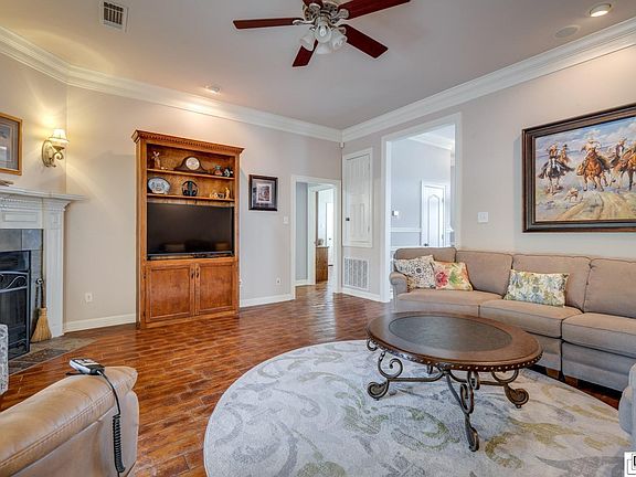 2nd image of 207 Parkwood Blvd