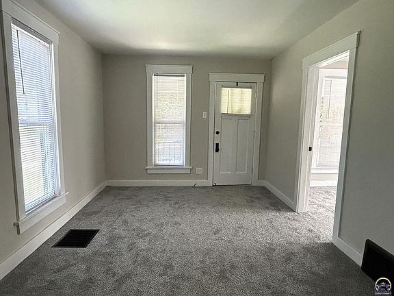 3rd image of 2501 SW Clay St