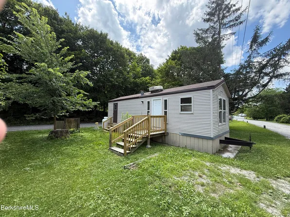 3 Jennifer Ln, West Stockbridge, MA 01266