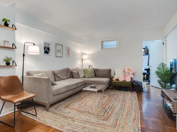 140 East 56th Street image 1 of 12