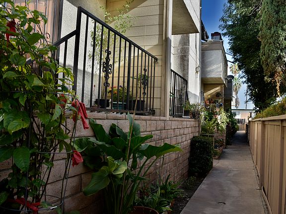 2nd image of 310 Palmetto Dr APT A