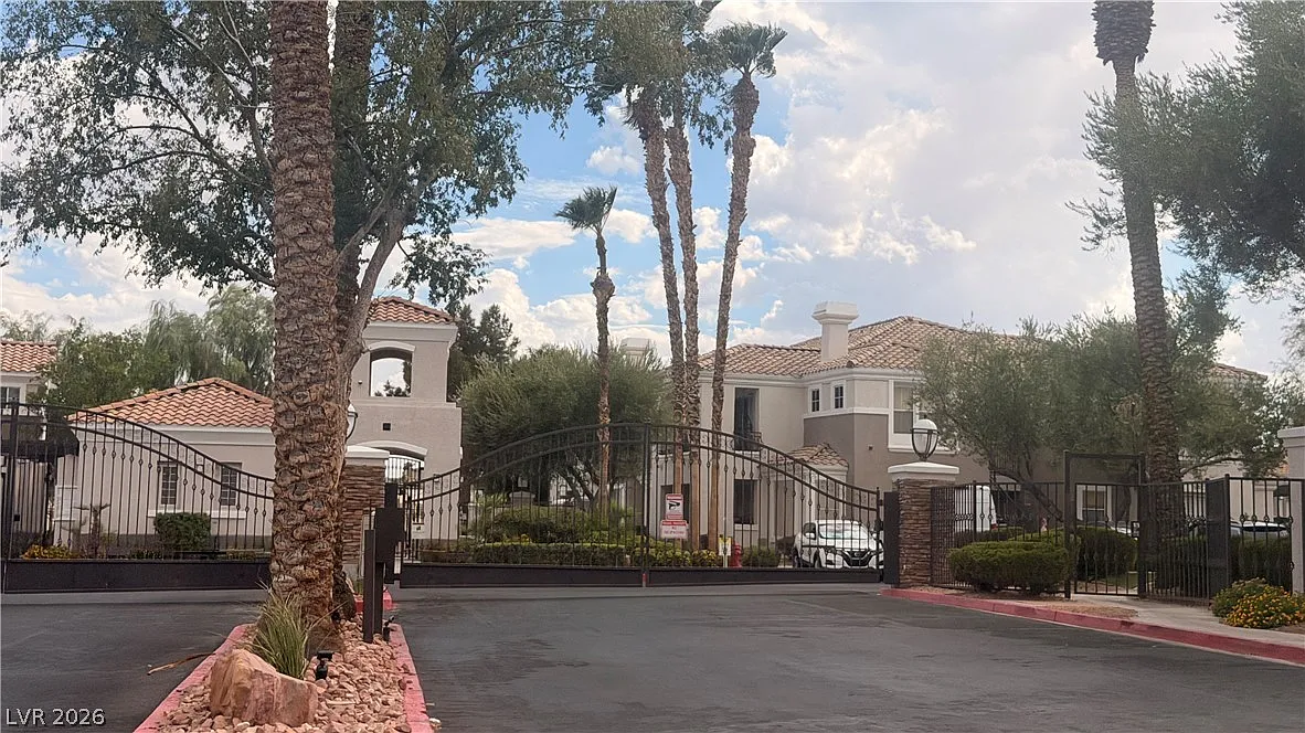 2 bed, 2.0 bath, 1349 sqft, $1,800 — Photo 1
