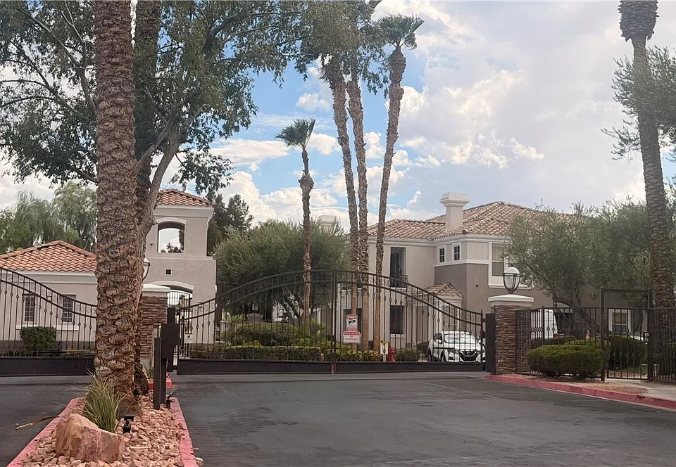 2325 Windmill Pkwy #1613