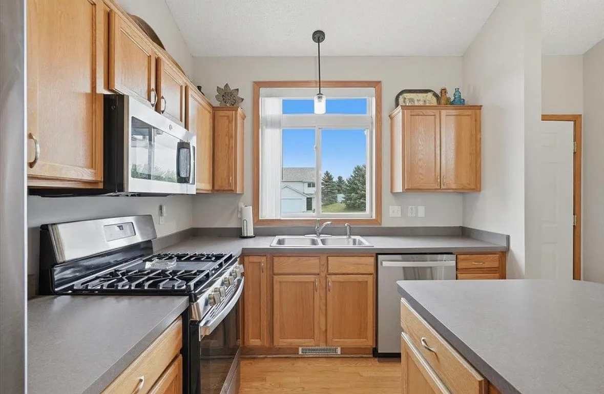 3 bed, 1530 sqft, $2,100 — Photo 3