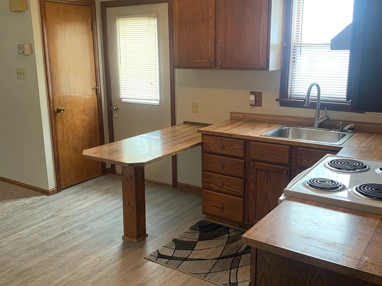 2 bed, 725 sqft, $825 — Photo 2