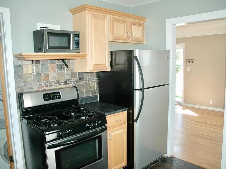 1815 Dallas Ave — Photo 2