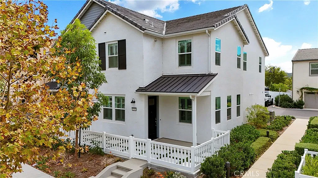 3 bed, 2.5 bath, 1810 sqft, $5,300 — Photo 1