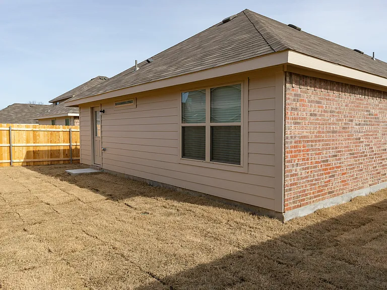 1608 Dove Cir — Photo 7