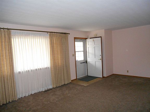 4th image of 909 N Sheridan St