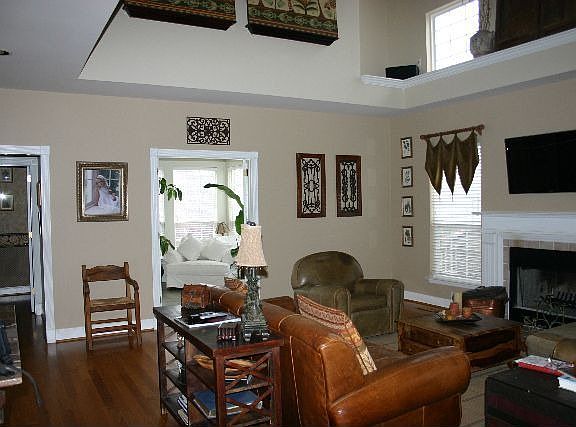 2-story Greatroom with wonderful natural light