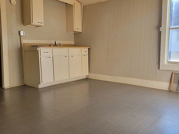 3rd image of 26 Franklin Ave #B