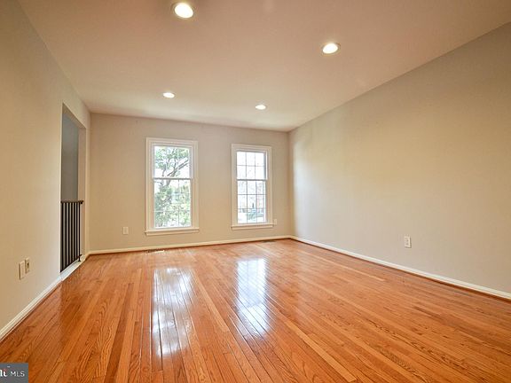 4th image of 3090 Bradford Wood Ct