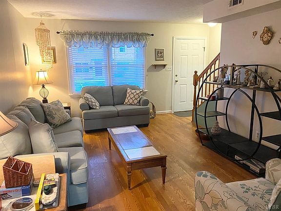 3rd image of 3501 Fort Ave