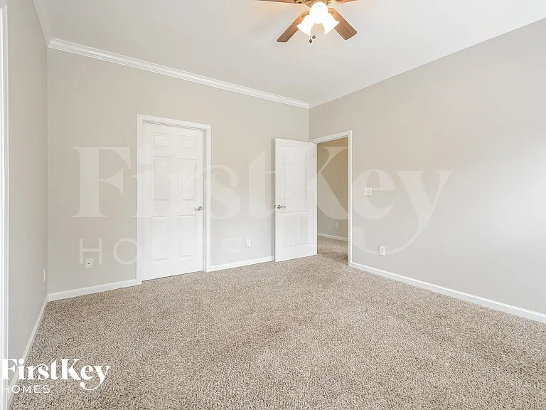 4872 Longmeadow Dr — Photo 9