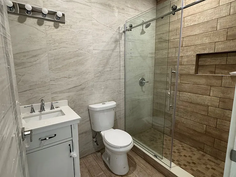 1048 E 213th St #1 — Photo 5
