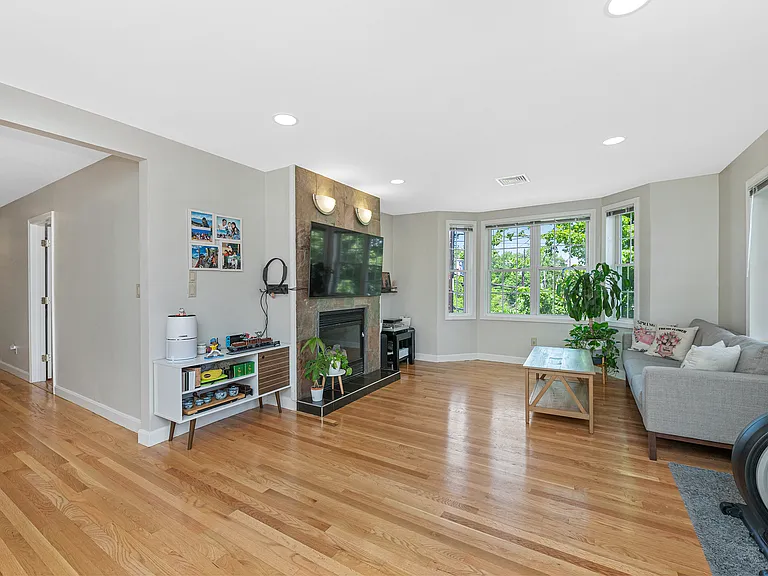 122 Massachusetts Ave #122 — Photo 4