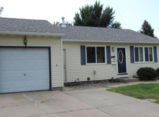 1403 Bridle Dr, Mitchell, SD 57301