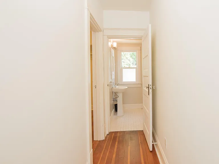 6302 SE 49th Ave — Photo 10
