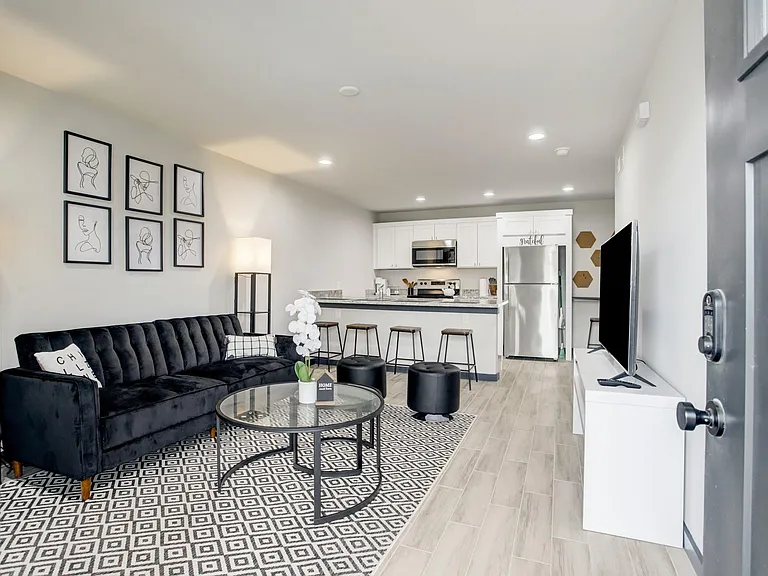 3448 Elgin St #5 — Photo 1