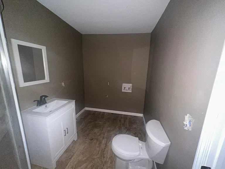 Master Bathroom w/Washer/Dryer Hook-Up