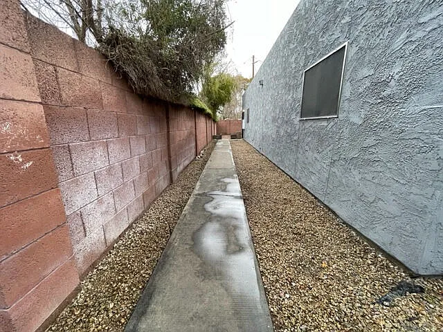 1029 S Wilson St — Photo 8