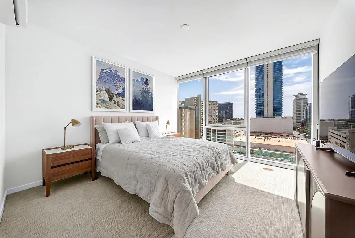 Unit Photo - 1500 Rycroft St #1410-912