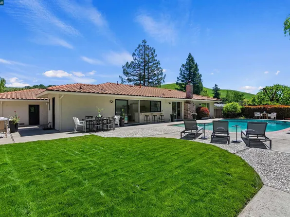 1236 Larch Ave, Moraga, CA 94556